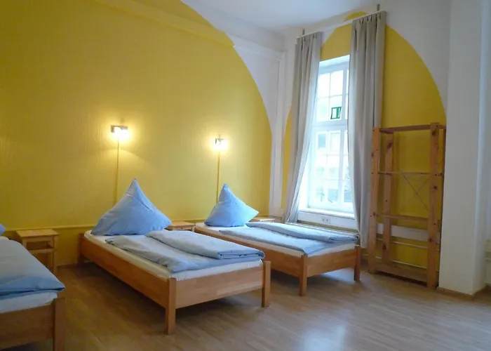 不来梅背包客旅馆 *